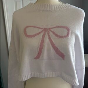 Edikted Classic White Crew Neck Sweater